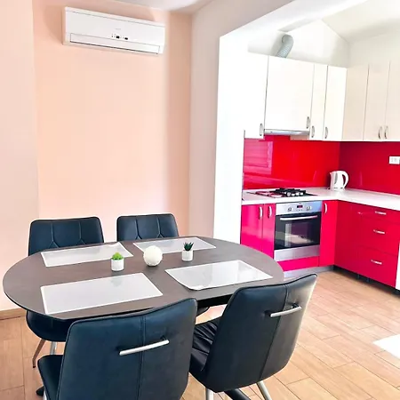 Modern Apartment Split