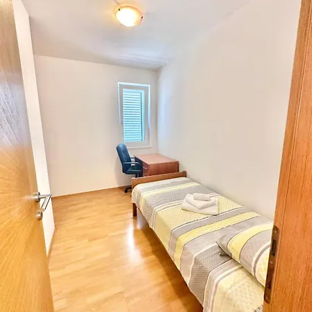 Modern Apartment Split